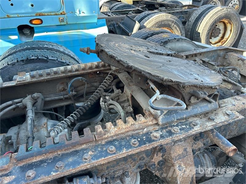 Freightliner REBUILT Coronado 122SD 6x4 T/A Sleeper Truck Tract Çekiciler