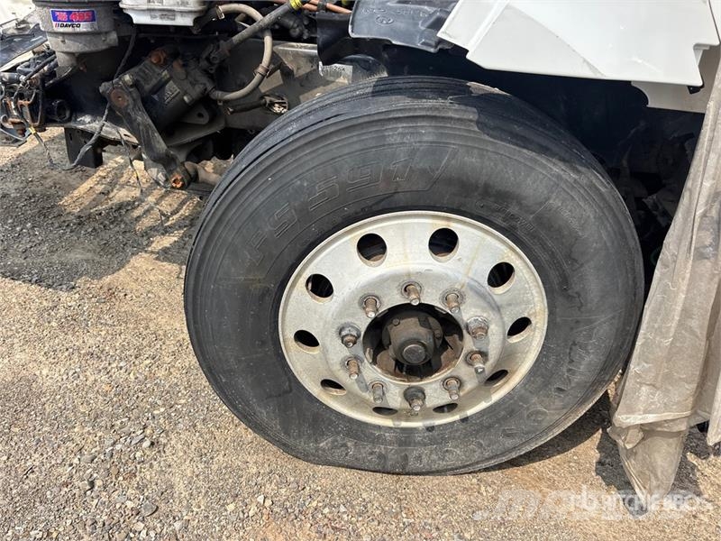 Freightliner-SALVAGE Cascadia 126 6x4 T/A Sleeper Vetopöytäautot