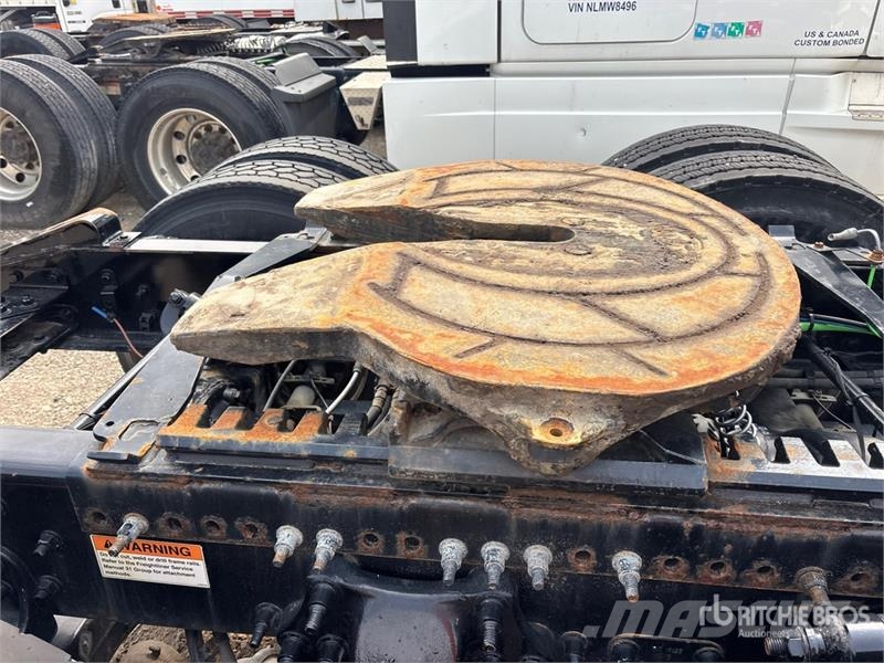 Freightliner-SALVAGE Cascadia 126 6x4 T/A Sleeper Vetopöytäautot
