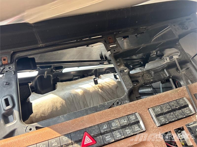 Freightliner-SALVAGE Cascadia 126 6x4 T/A Sleeper Vetopöytäautot