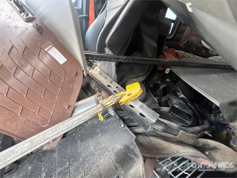Freightliner-SALVAGE Cascadia 126 6x4 T/A Sleeper Vetopöytäautot