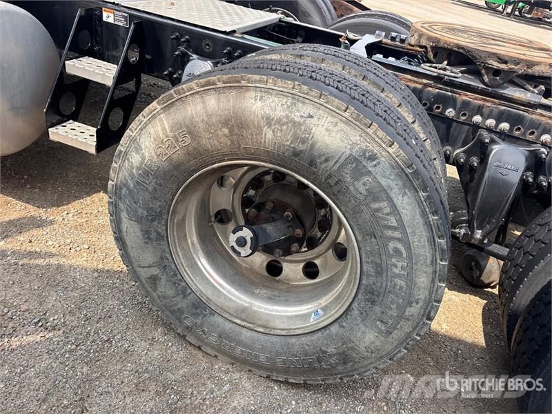 Freightliner-SALVAGE Cascadia 126 6x4 T/A Sleeper Vetopöytäautot