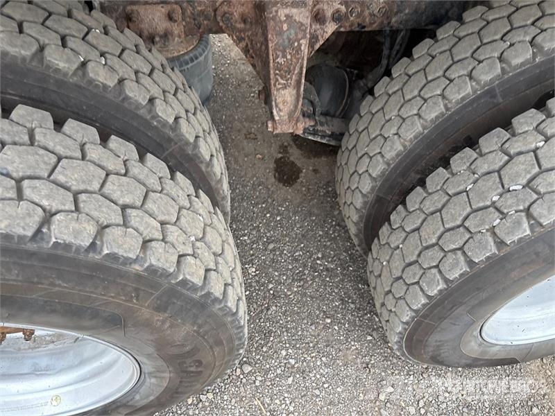 Freightliner SD122 8x4 Tri/A Dump Truck Camion benne