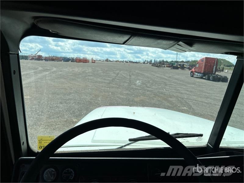 Freightliner USF-1E 6x4 T/A Sleeper Truck Tractor Tractor Units
