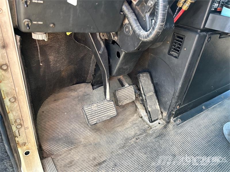 Freightliner USF-1E 6x4 T/A Sleeper Truck Tractor Tractor Units