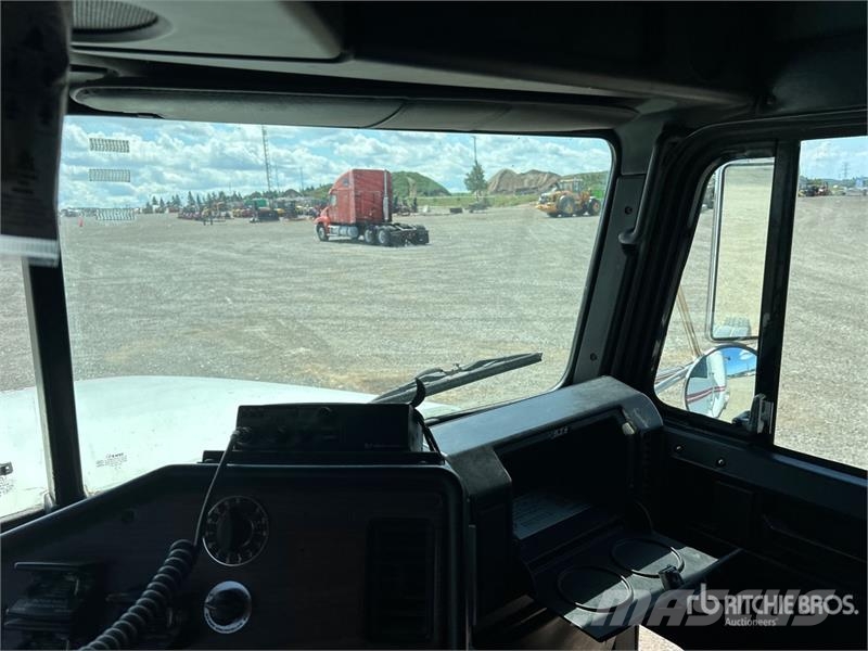 Freightliner USF-1E 6x4 T/A Sleeper Truck Tractor Tractor Units