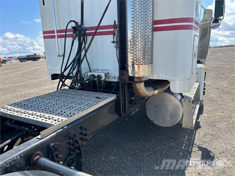Freightliner USF-1E 6x4 T/A Sleeper Truck Tractor Tractor Units
