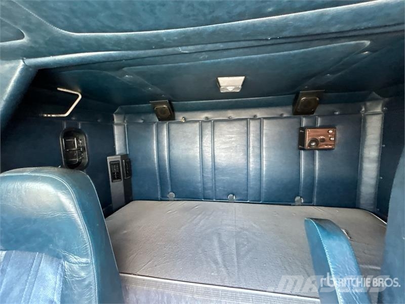 Freightliner USF-1E 6x4 T/A Sleeper Truck Tractor Tractor Units