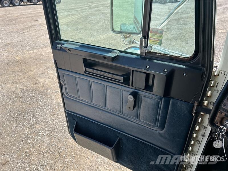 Freightliner USF-1E 6x4 T/A Sleeper Truck Tractor Tractor Units