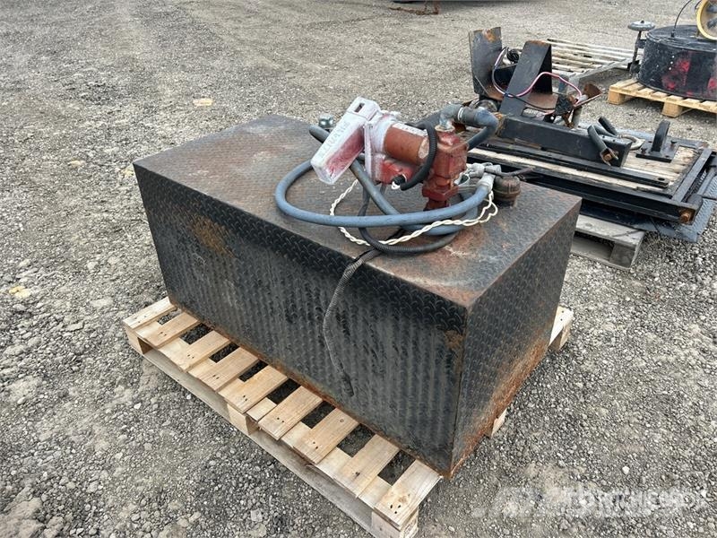 Fuel Tank Kraftstoff- und Zusatzstoffbehälter