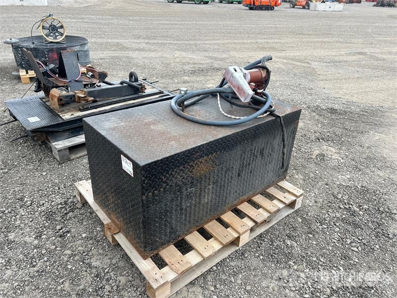 Fuel Tank Kraftstoff- und Zusatzstoffbehälter