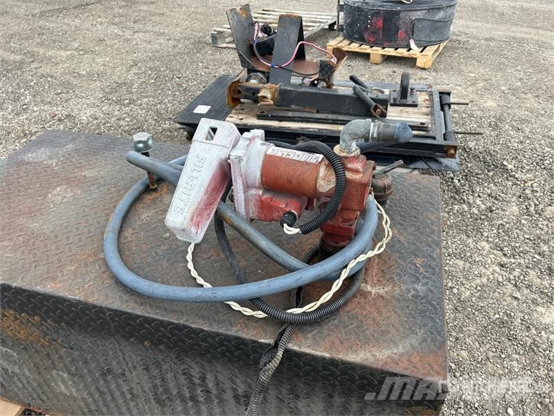 Fuel Tank Kraftstoff- und Zusatzstoffbehälter