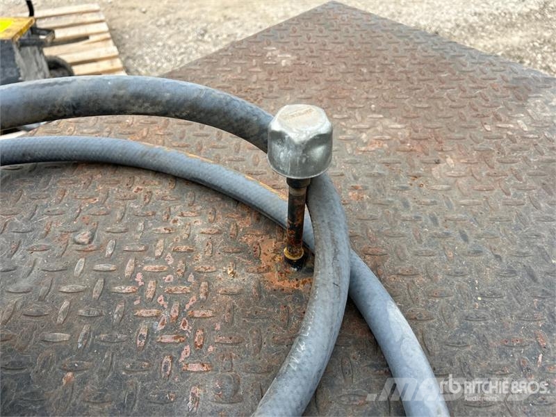 Fuel Tank Kraftstoff- und Zusatzstoffbehälter