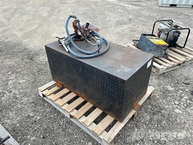 Fuel Tank Kraftstoff- und Zusatzstoffbehälter