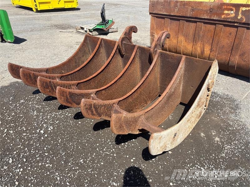 Garier 2RAT72 72 in Excavator Rake Schudders