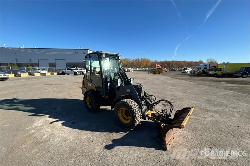 Gehl AL540 Sidewalk Plow Otros componentes
