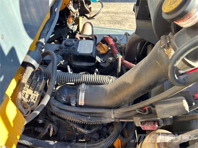 Gehl AL540 Sidewalk Plow Otros componentes