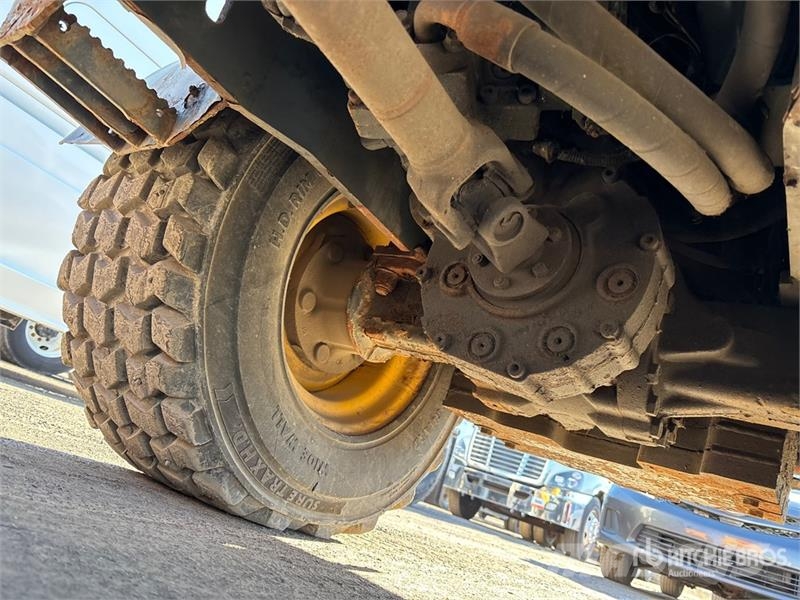 Gehl AL540 Sidewalk Plow Otros componentes