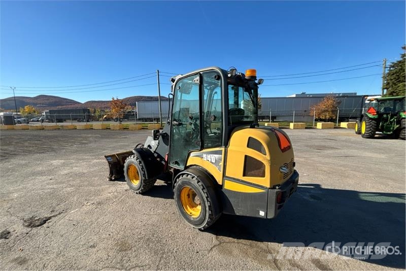 Gehl AL540 Sidewalk Plow Otros componentes