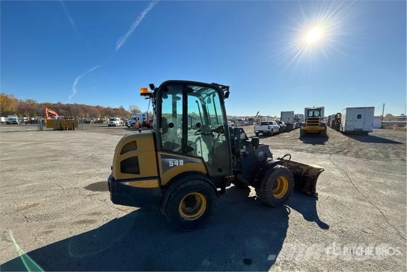 Gehl AL540 Sidewalk Plow Otros componentes