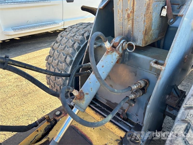 Gehl AL540 Sidewalk Plow Otros componentes