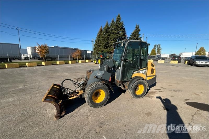 Gehl AL540 Sidewalk Plow Otros componentes