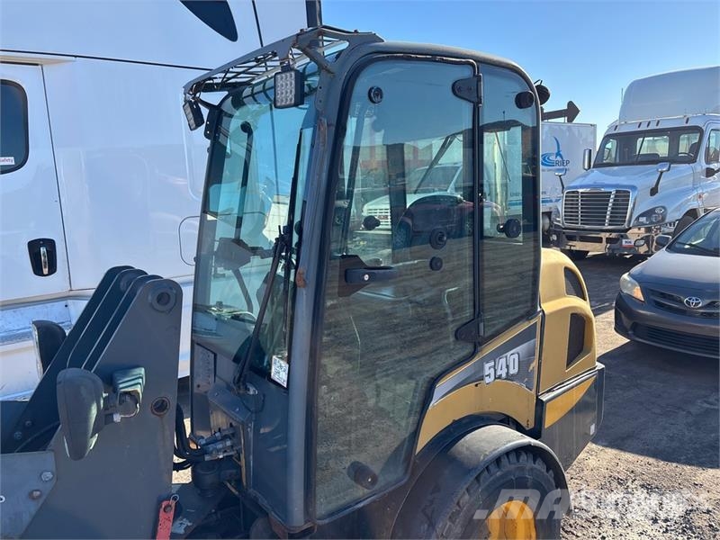 Gehl AL540 Sidewalk Plow Otros componentes