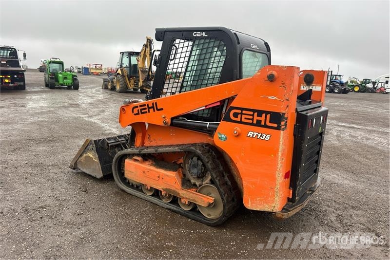 Gehl RT135 Compact Track Loader Lietoti riteņu kompaktiekrāvēji