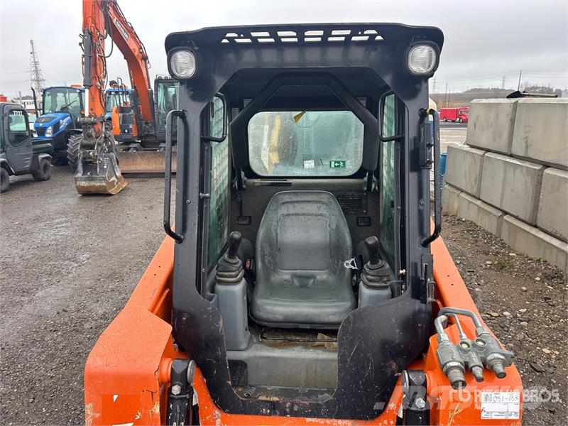 Gehl RT135 Compact Track Loader Lietoti riteņu kompaktiekrāvēji