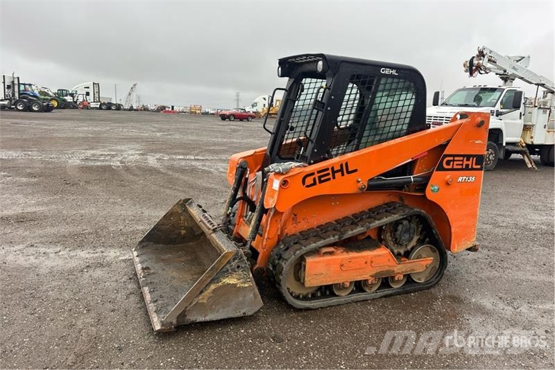 Gehl RT135 Compact Track Loader Lietoti riteņu kompaktiekrāvēji