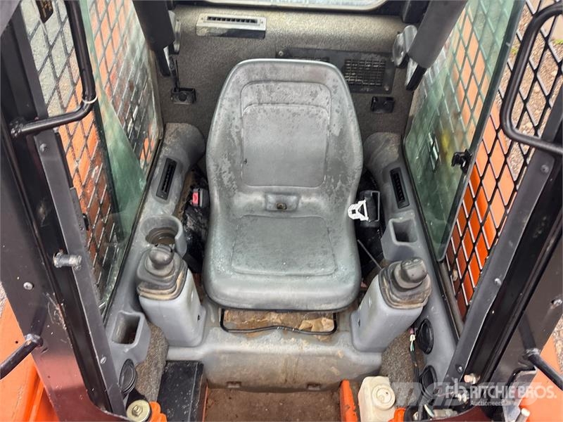 Gehl RT135 Compact Track Loader Lietoti riteņu kompaktiekrāvēji