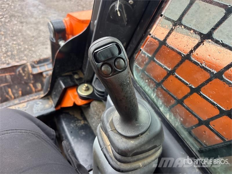 Gehl RT135 Compact Track Loader Lietoti riteņu kompaktiekrāvēji