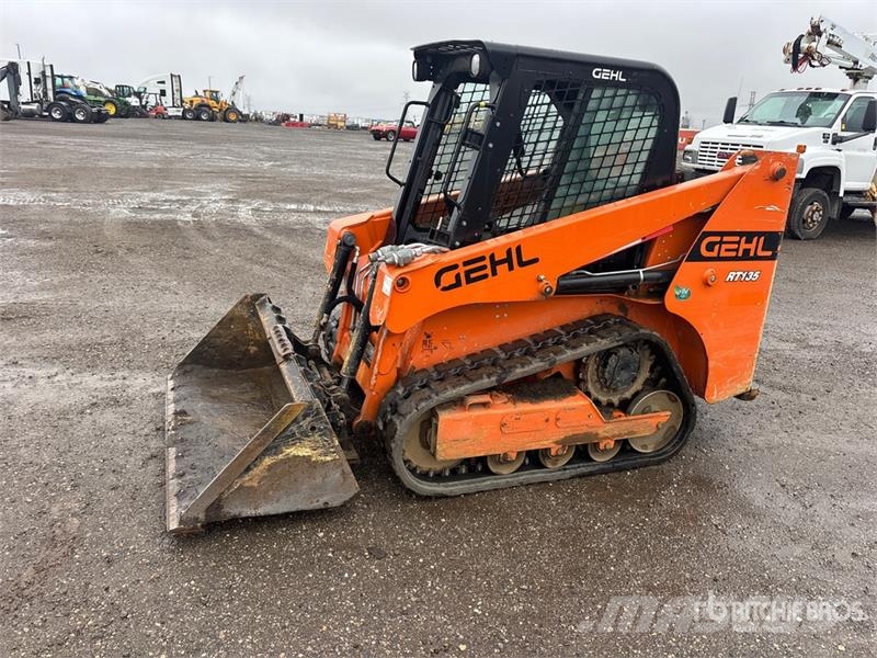 Gehl RT135 Compact Track Loader Lietoti riteņu kompaktiekrāvēji