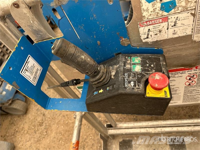Genie GR-20 Vertical Mast Lift Vertical mast lifts