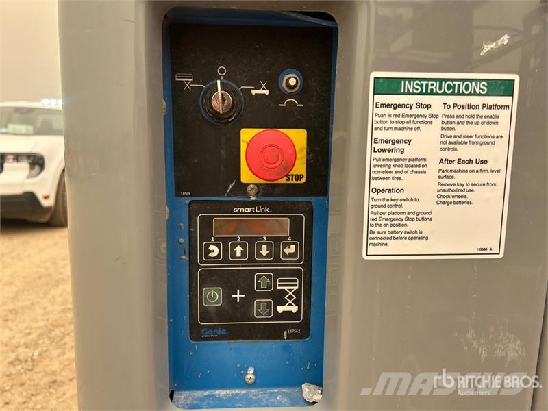 Genie GR-20 Vertical Mast Lift Vertical mast lifts