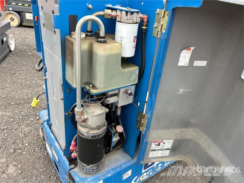 Genie GR-20 Vertical Mast Lift Vertical mast lifts