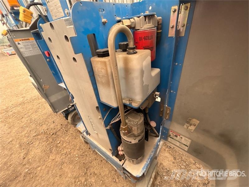 Genie GR-20 Vertical Mast Lift Vertical mast lifts