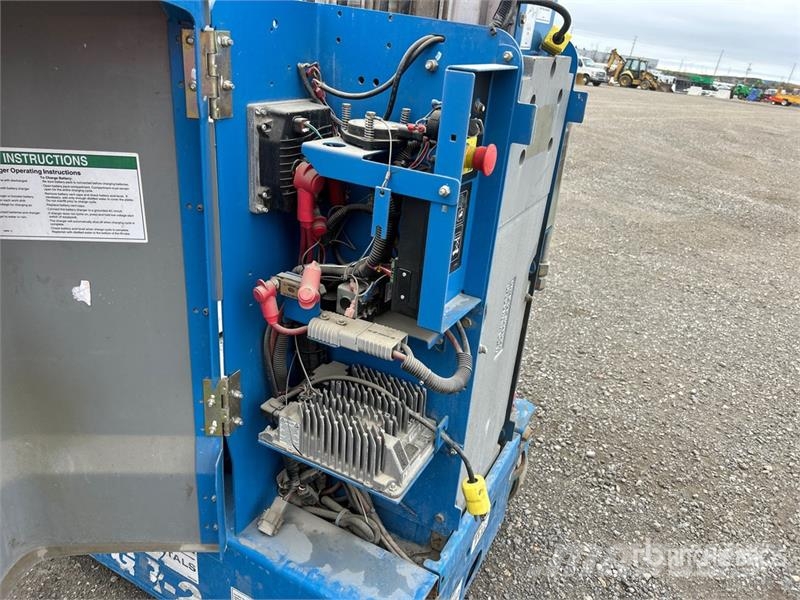 Genie GR-20 Vertical Mast Lift Vertical mast lifts