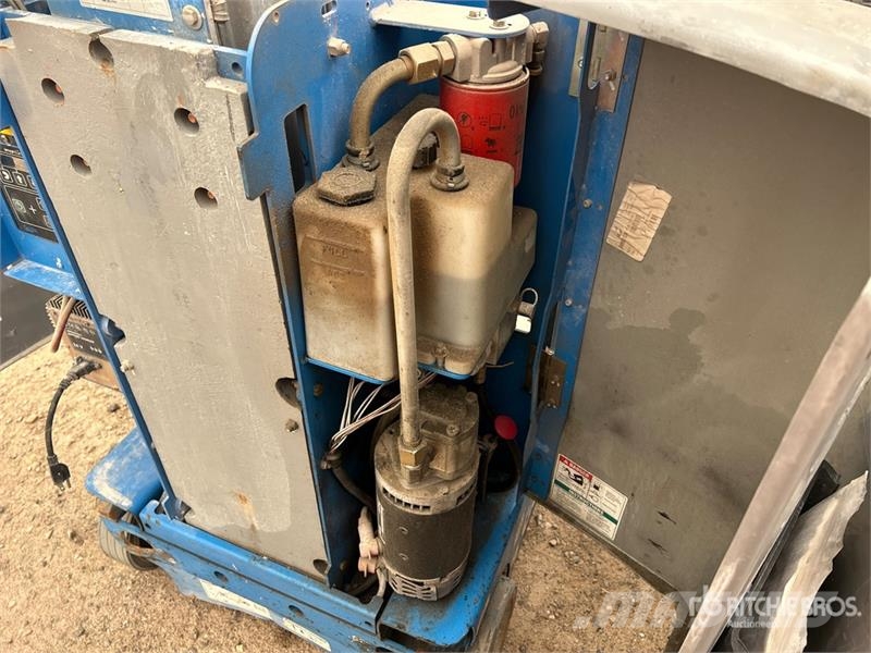 Genie GR-20 Vertical Mast Lift Vertical mast lifts