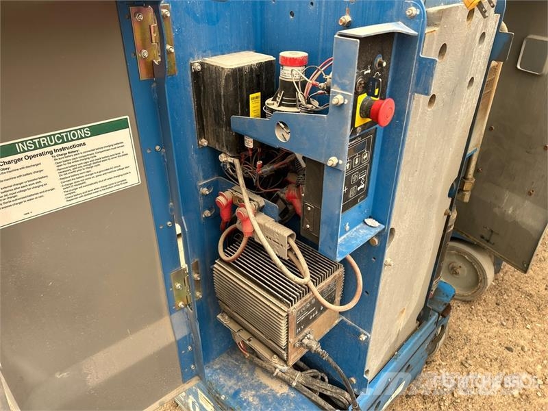 Genie GR-20 Vertical Mast Lift Vertical mast lifts