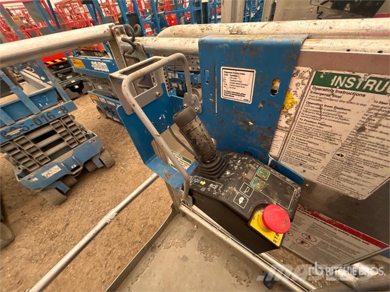 Genie GR-20 Vertical Mast Lift Vertical mast lifts