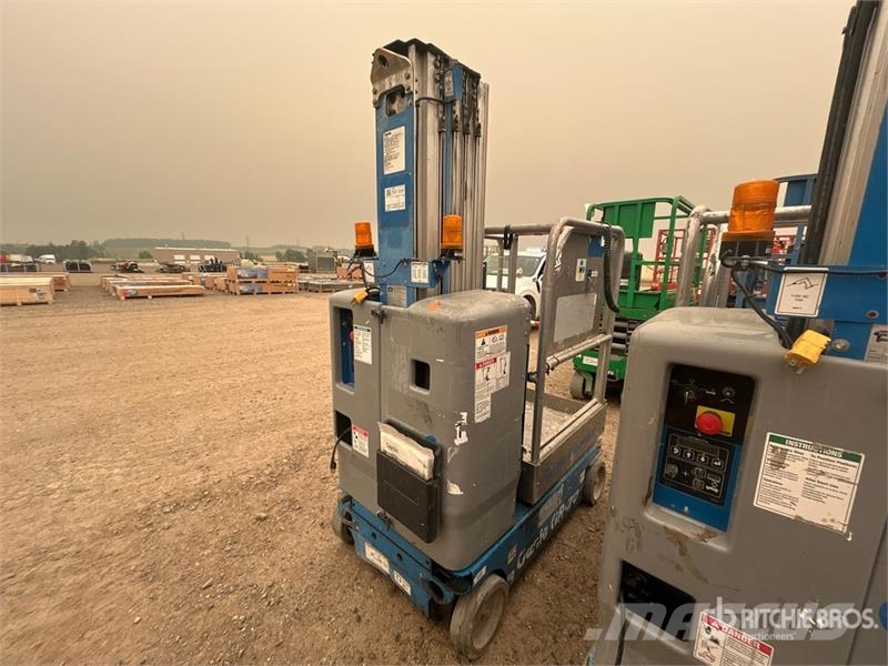Genie GR-20 Vertical Mast Lift Vertical mast lifts