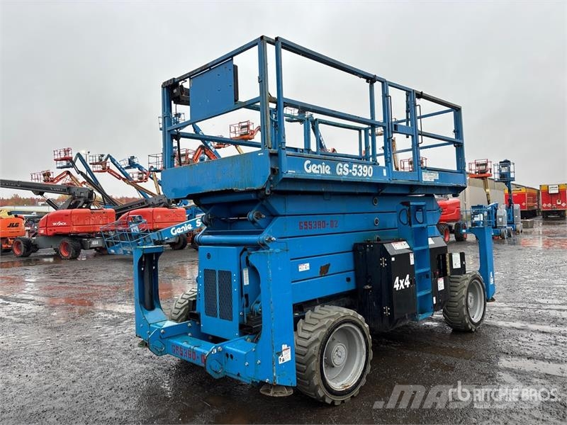Genie GS-5390 4x4 Dual Fuel Scissor Lift Makazaste platforme