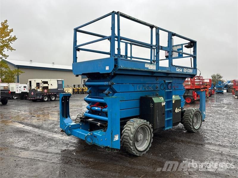 Genie GS-5390 4x4 Dual Fuel Scissor Lift Makazaste platforme