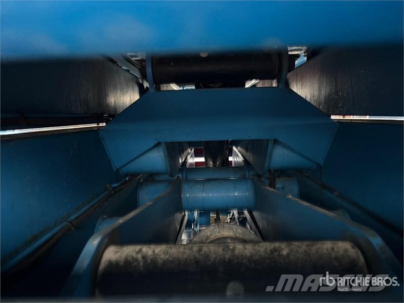 Genie GS-5390 4x4 Dual Fuel Scissor Lift Makazaste platforme