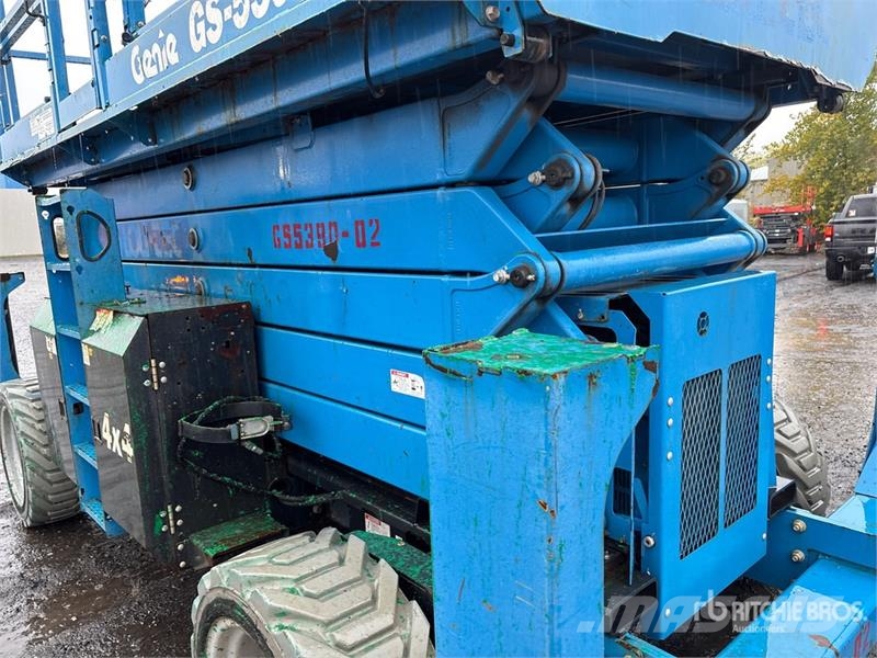 Genie GS-5390 4x4 Dual Fuel Scissor Lift Makazaste platforme