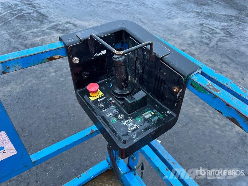 Genie GS-5390 4x4 Dual Fuel Scissor Lift Makazaste platforme