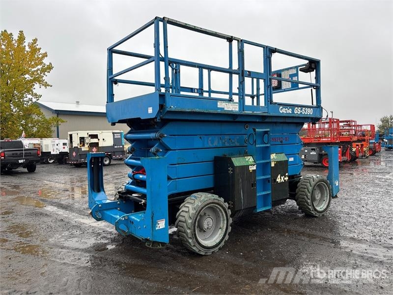 Genie GS-5390 4x4 Dual Fuel Scissor Lift Makazaste platforme