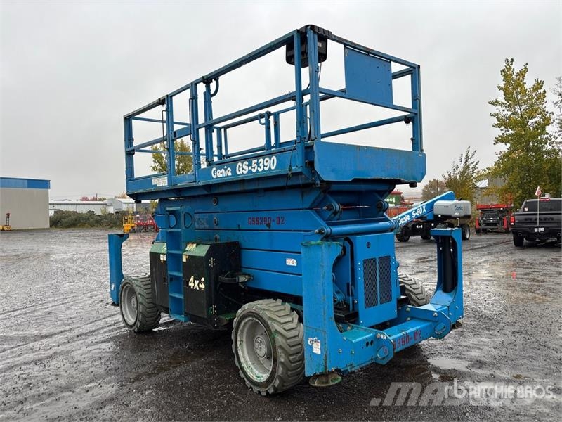 Genie GS-5390 4x4 Dual Fuel Scissor Lift Makazaste platforme