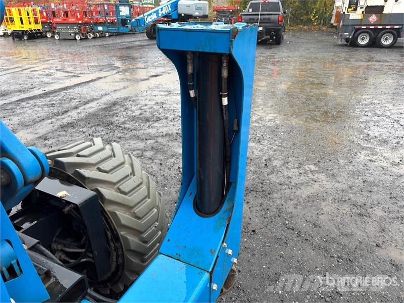 Genie GS-5390 4x4 Dual Fuel Scissor Lift Makazaste platforme